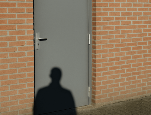 Een acteur voor de jaarlijkse inbraaktest Food Defense