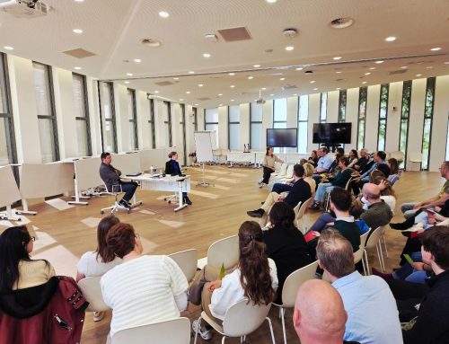 Medewerkers van de gemeente Wageningen maken een scène.